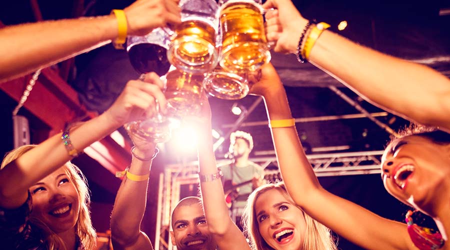 Discotecas vs. Clubes de Alterne en Barcelona: ¿Dónde Brilla Más la Noche?